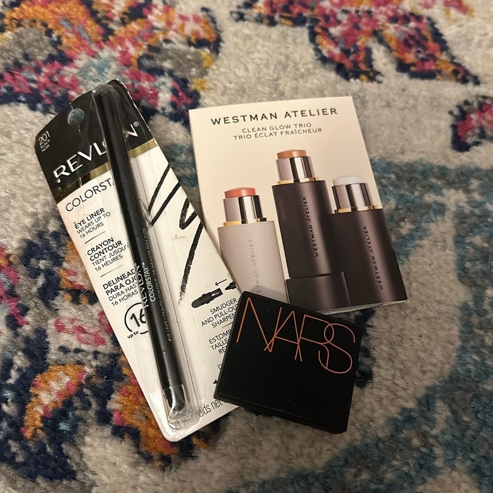 HOST PICK // Bronzing clean glow trio makeup bundle kit